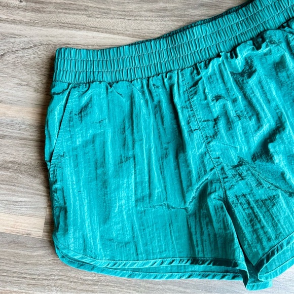 GapFit G Sprint Running Shorts Crinkle Jade Stone Green Size M | 3" High Rise - Picture 7 of 12